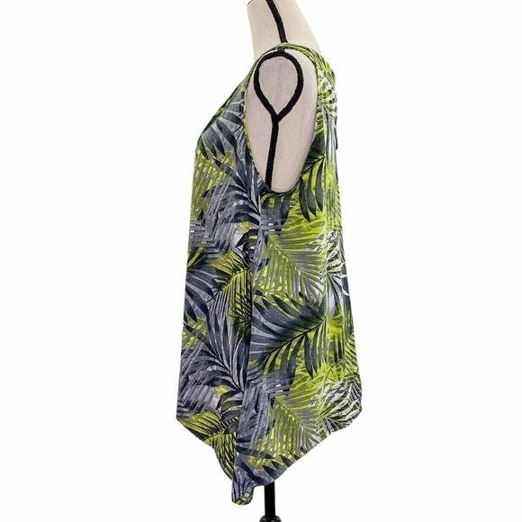 ABSOLUTELY Famous Palm Tree Sharkbite Blouse - Picture 3 of 11